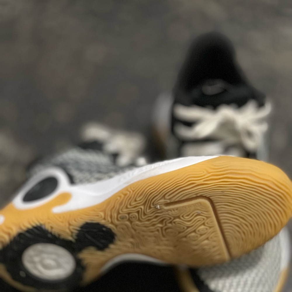 Nike Renew  athletic shoes - Picture 4 of 4